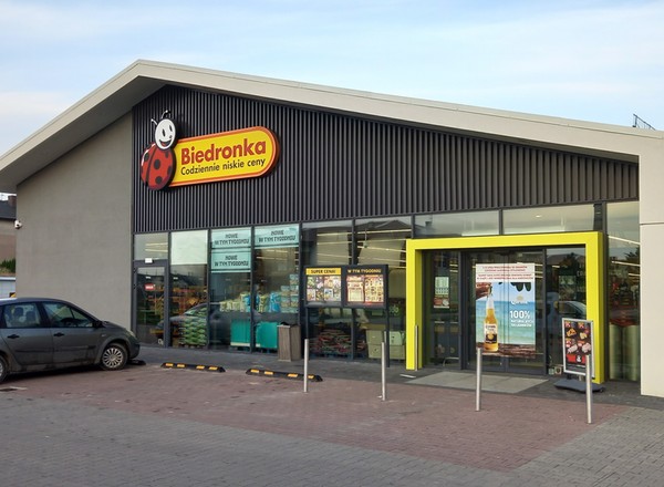 Na parkingach pod Biedronką testują nowy system. Kierowcy już się nie prześlizgną