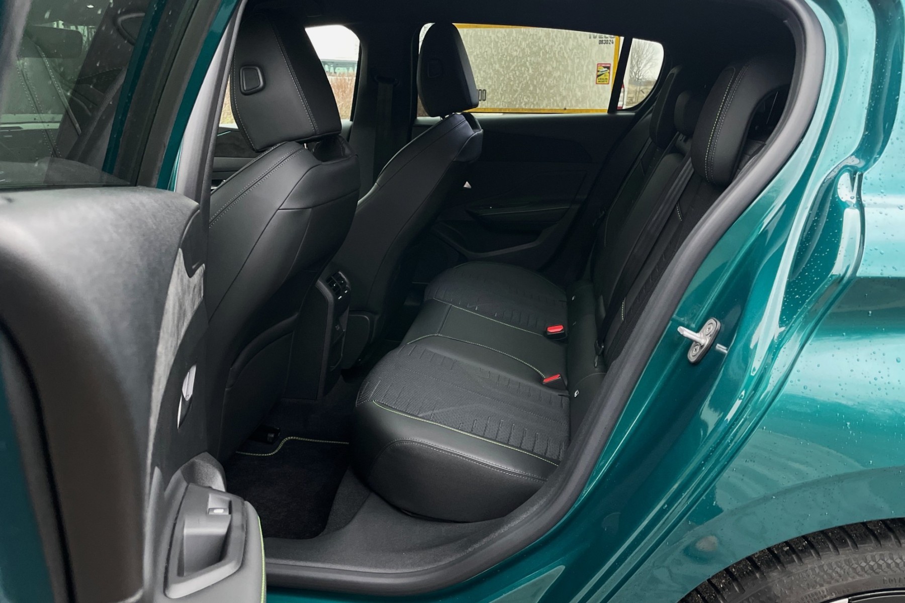 Peugeot 308 1.2 Hybrid 145 KM