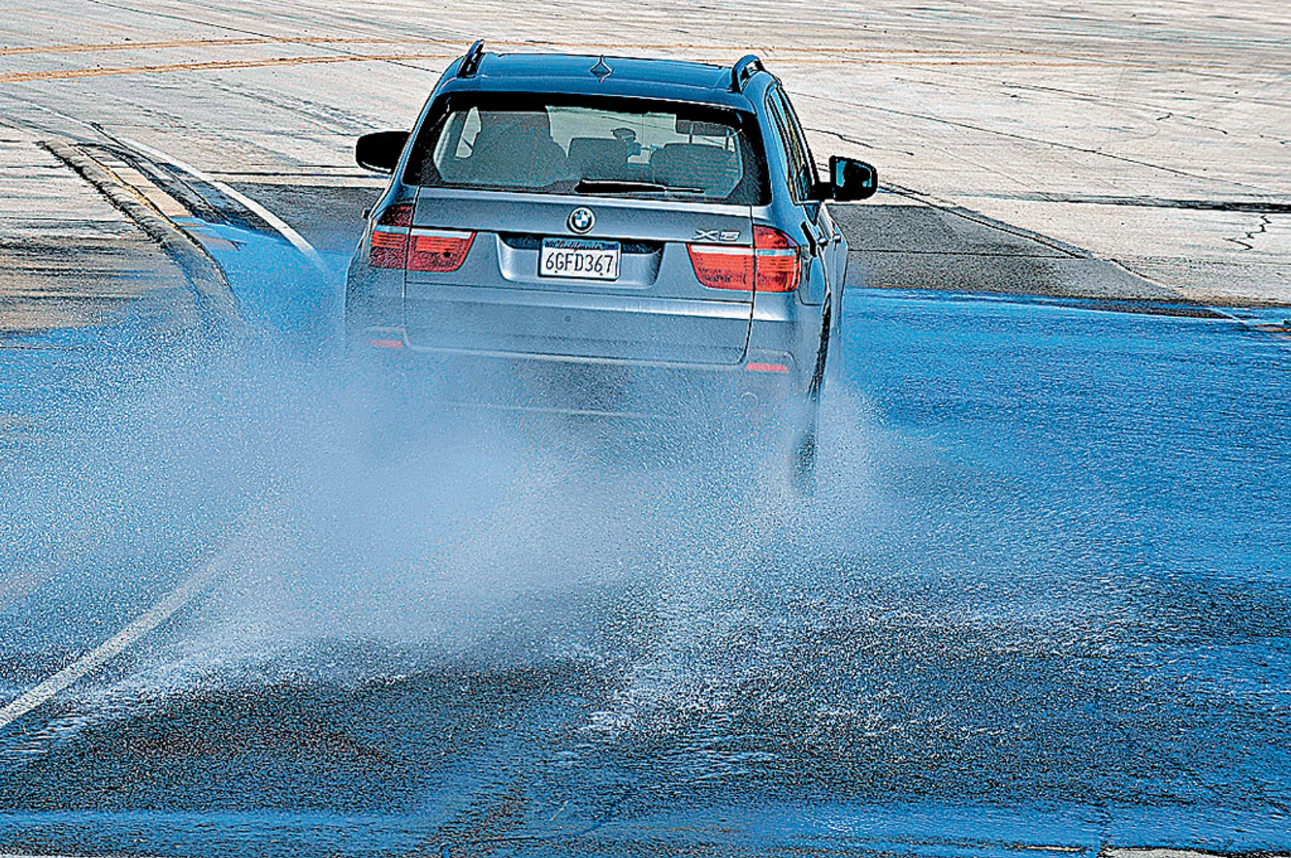 Test opon letnich w rozmiarze 255/55 R 18: jakie gumy kupić do SUV-a