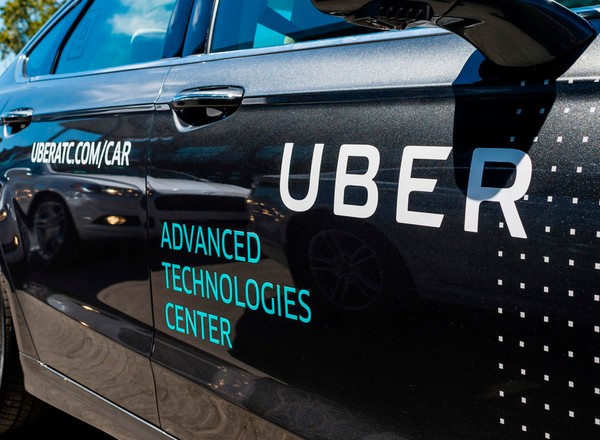 Uber już za rok chce wprowadzić autonomiczne taksówki