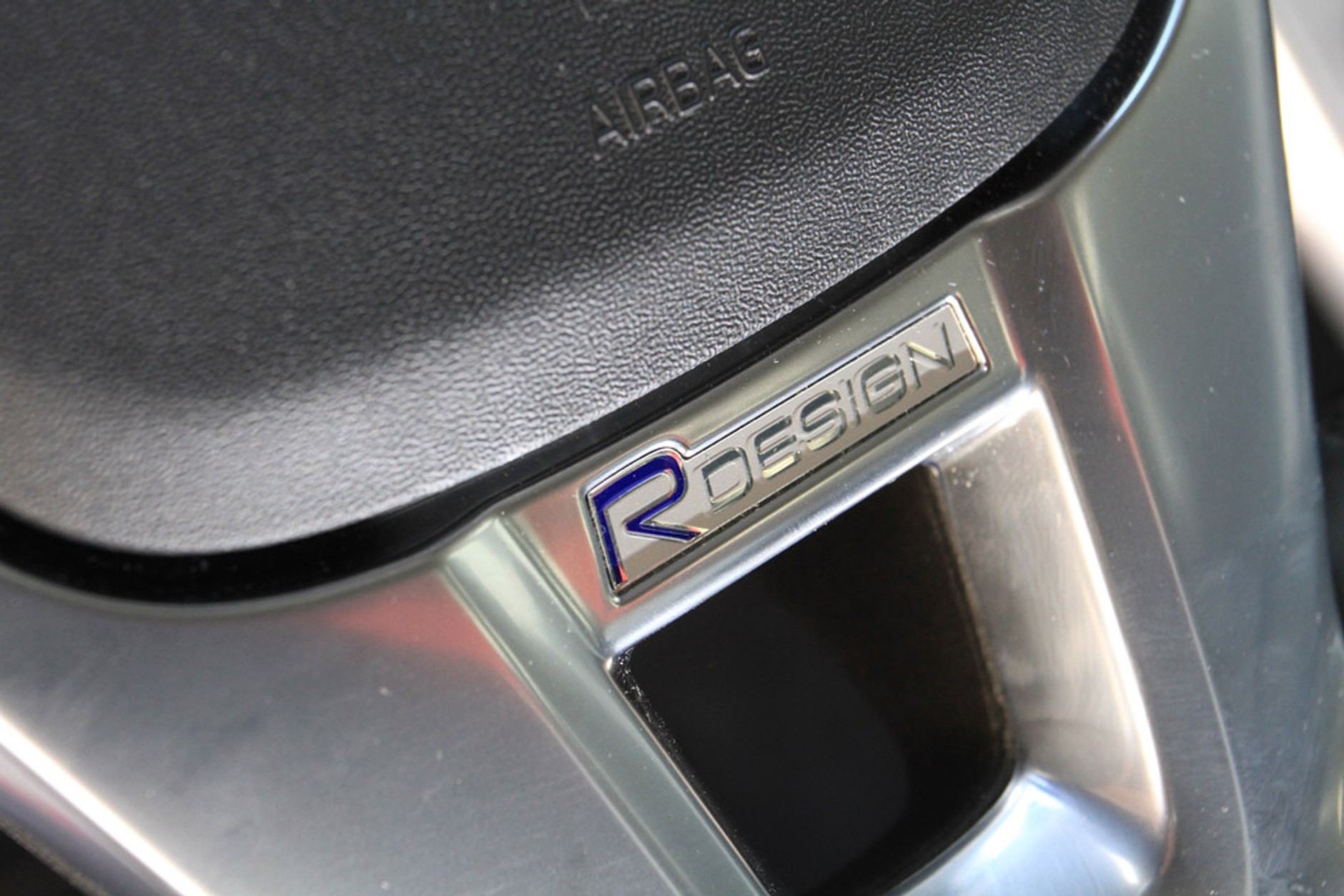 Volvo S60 T5 R-Ddesign: jeździ tak dobrze, jak wygląda