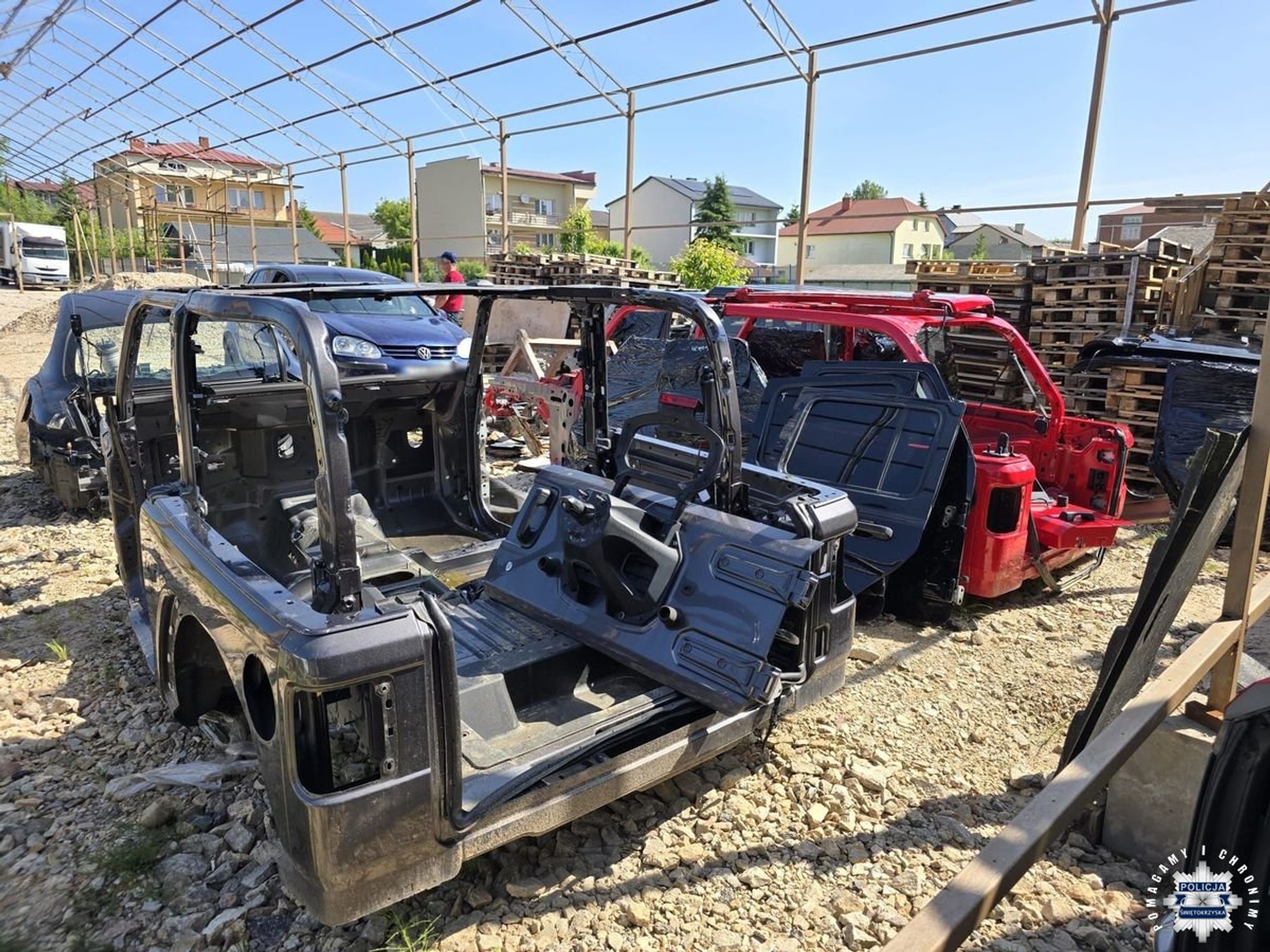 Policja rozbiła grupę kradnącą samochody