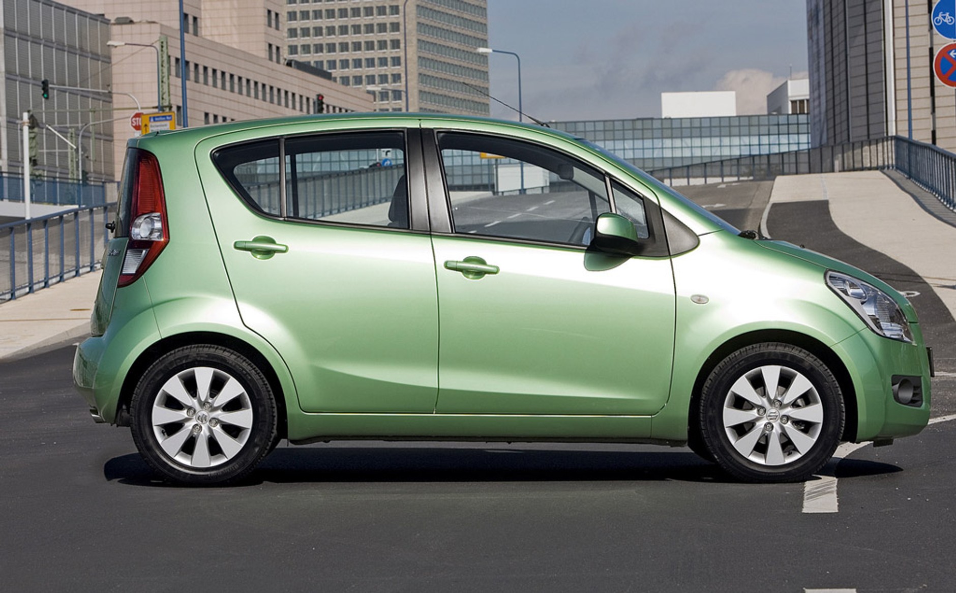 Które auto ma największy rozstaw osi?