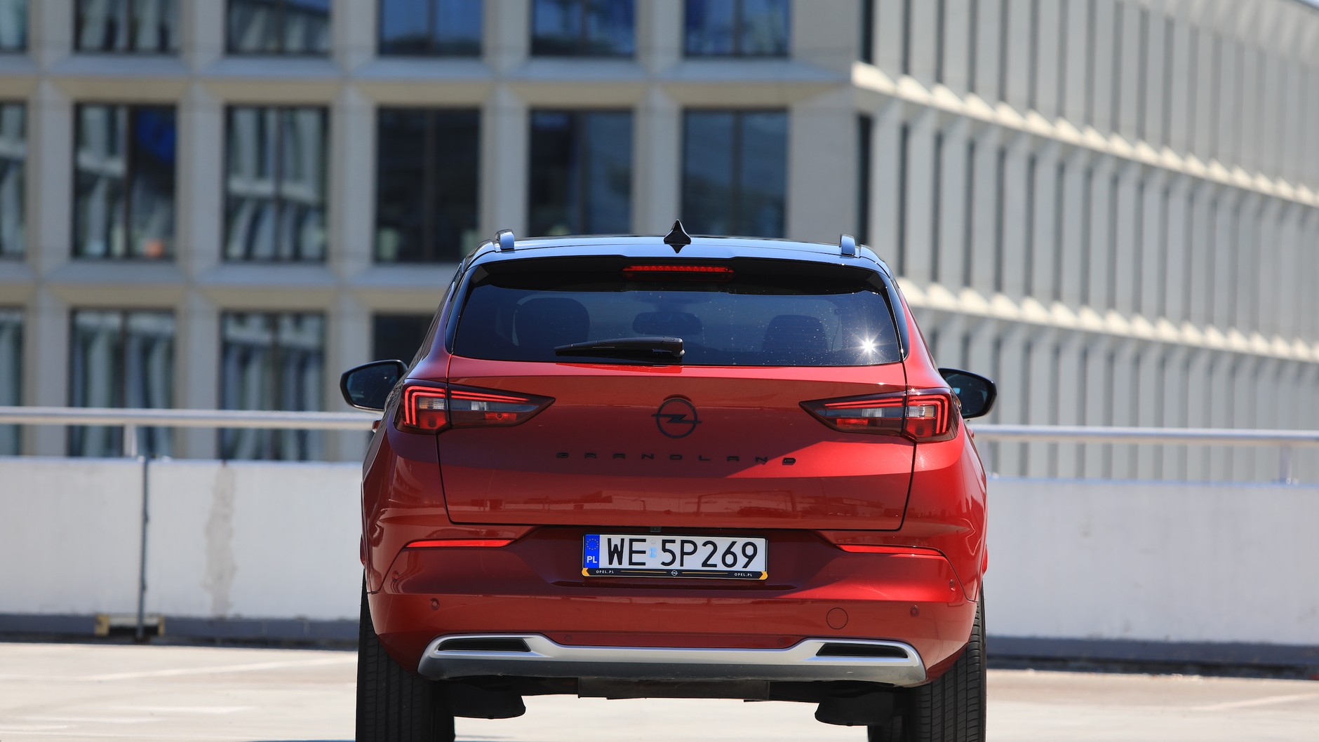 Opel Grandland to klasyczny, kompaktowy SUV