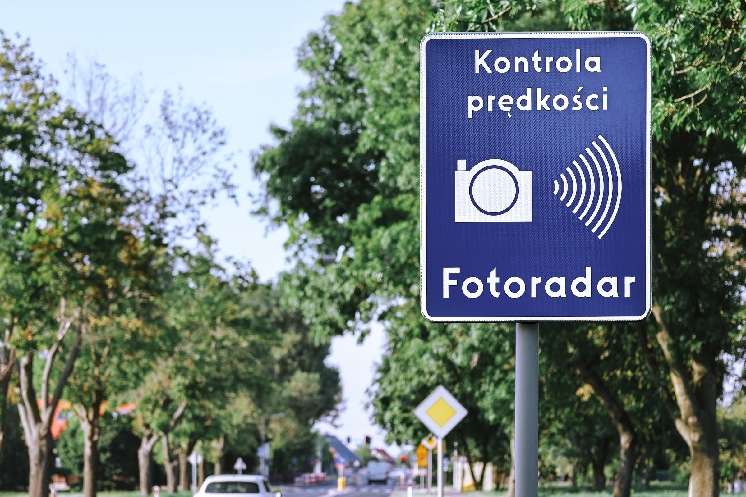 Taką tolerancję prędkości mają fotoradary w Polsce. Niewielu o tym wie