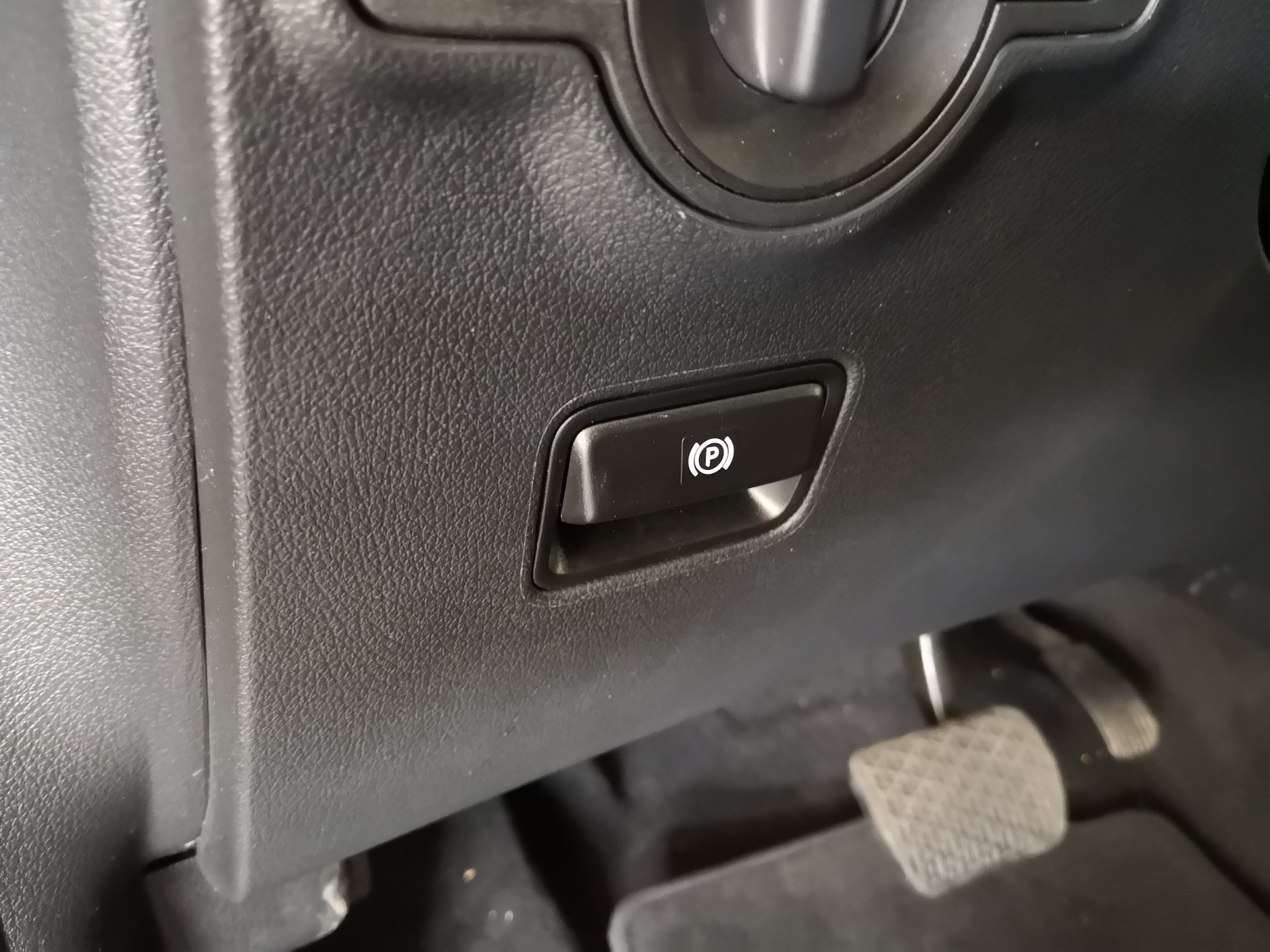 Mercedes Vito Tourer 116 CDI: hamulec pomocniczy uruchamiamy nogą – tak jak w starszych modelach tej marki