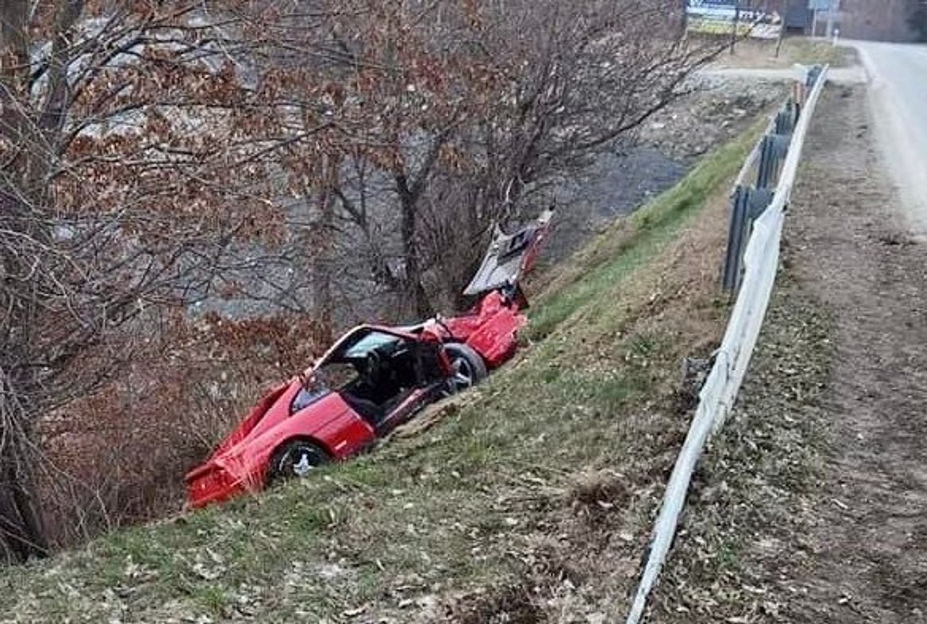 Rozbite Ferrari w Tenczynie