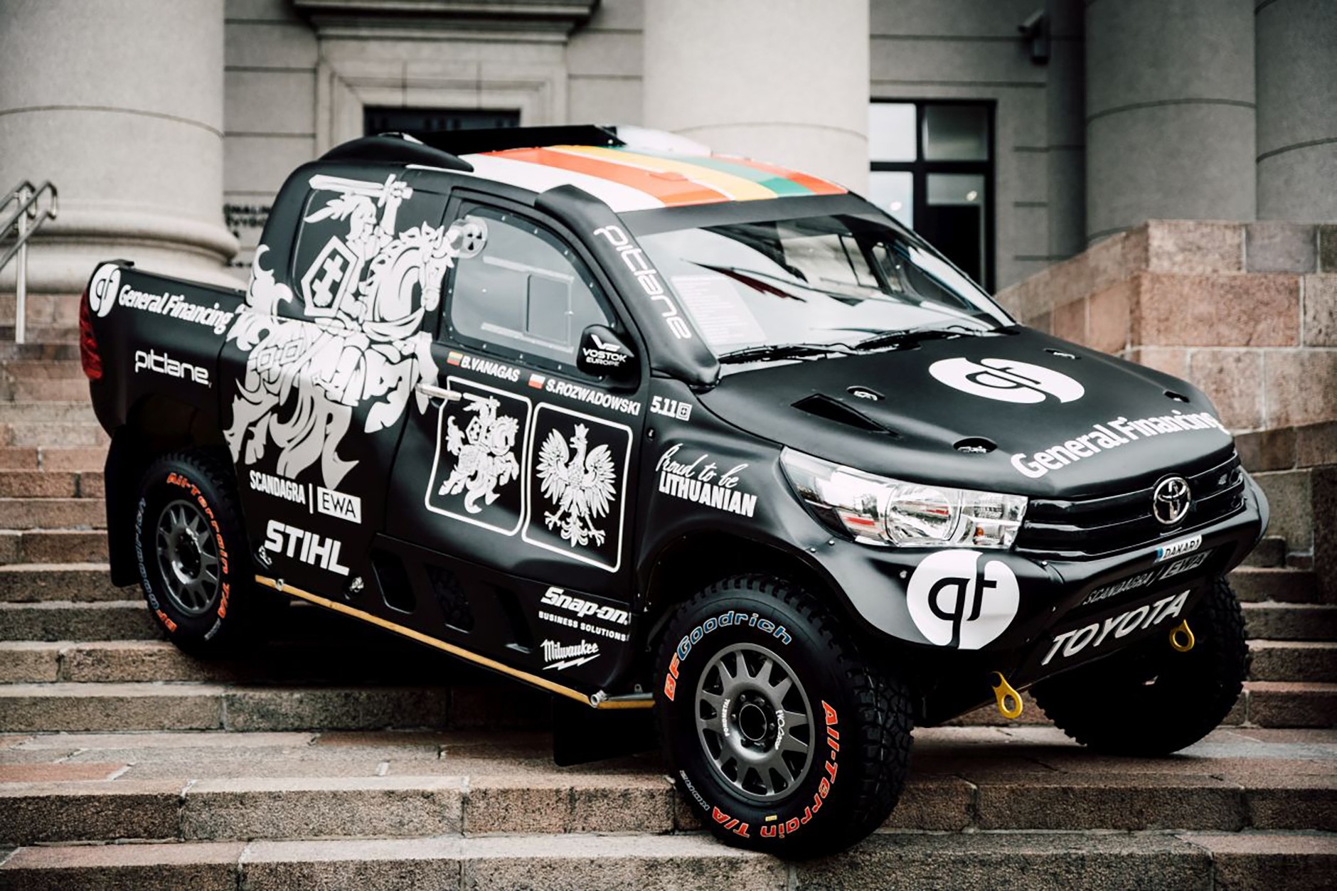 Toyota Hilux Black Hawk V litewsko-polskiego teamu Pitlane przygotowana na Rajd Dakar
