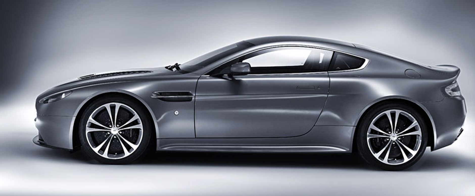 Genewa 2009: Aston Martin V12 Vantage – większy silnik dla małego Astona