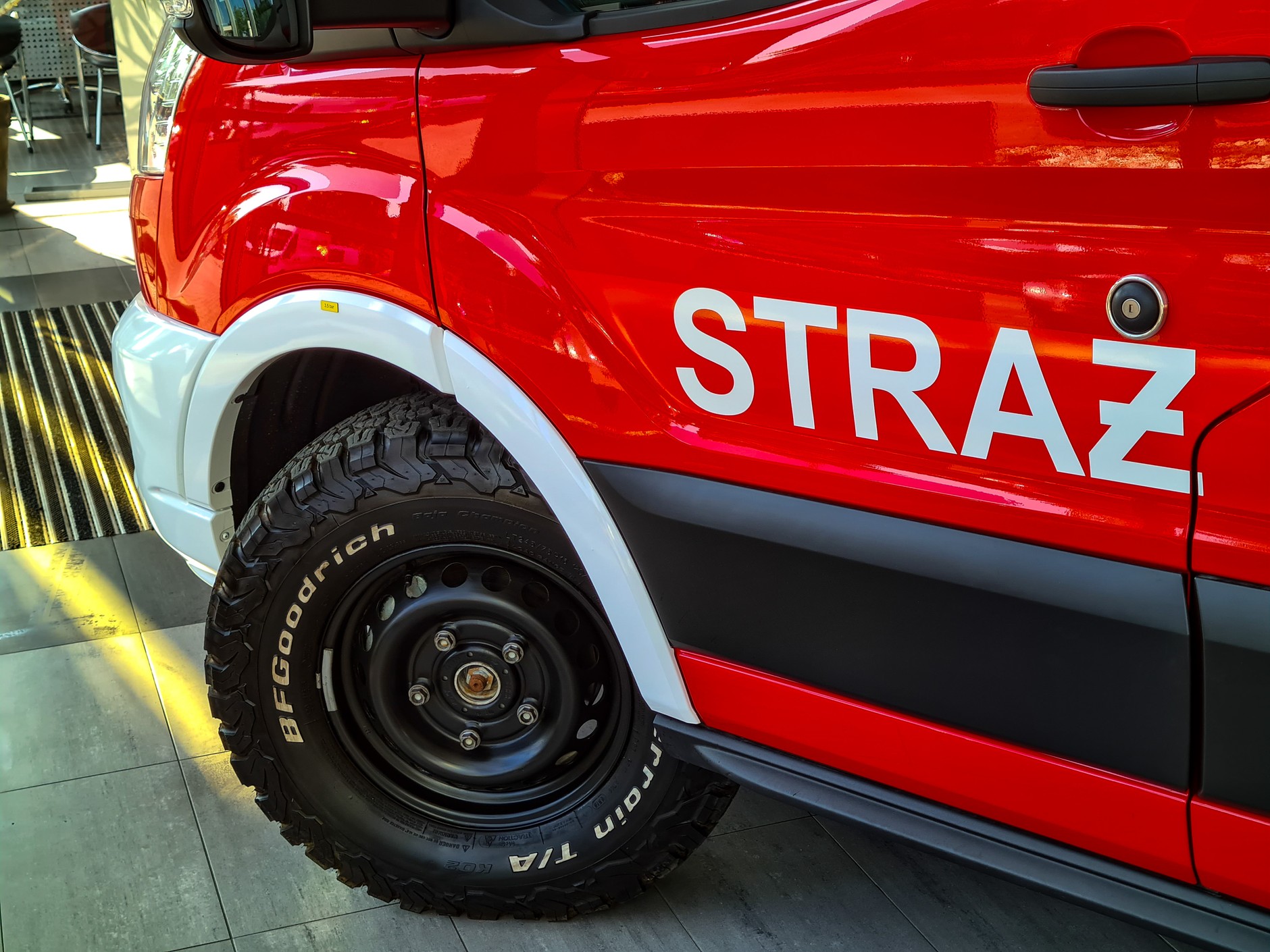 Ford Transit ze specjalistyczną zabudową ratowniczo-gaśniczą