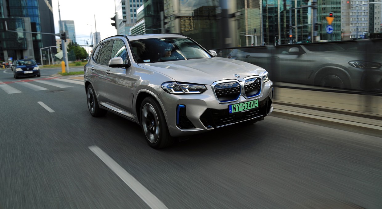 Wolniej jedziesz, szybciej dojedziesz. Tak się jeździ takim elektrykiem, jak BMW iX3