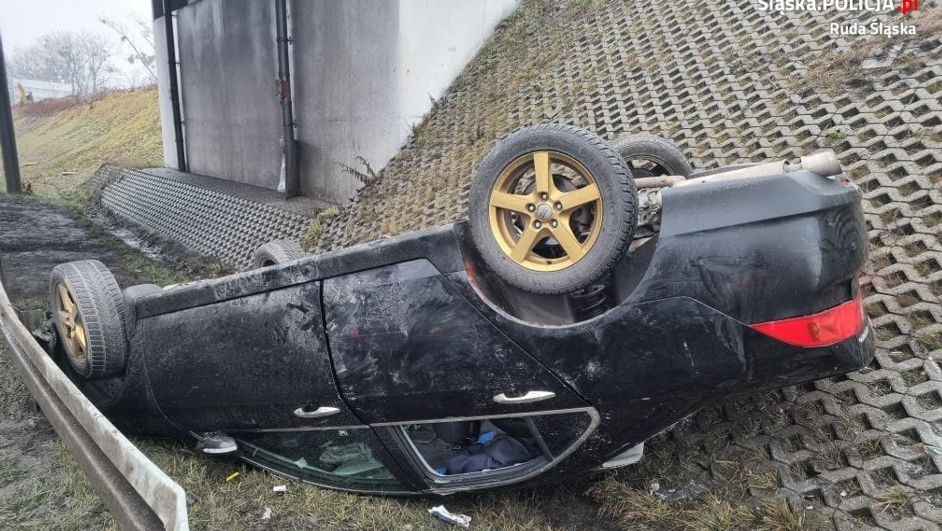 Dachowanie na słynnym zakręcie na rudnickiej DTŚ