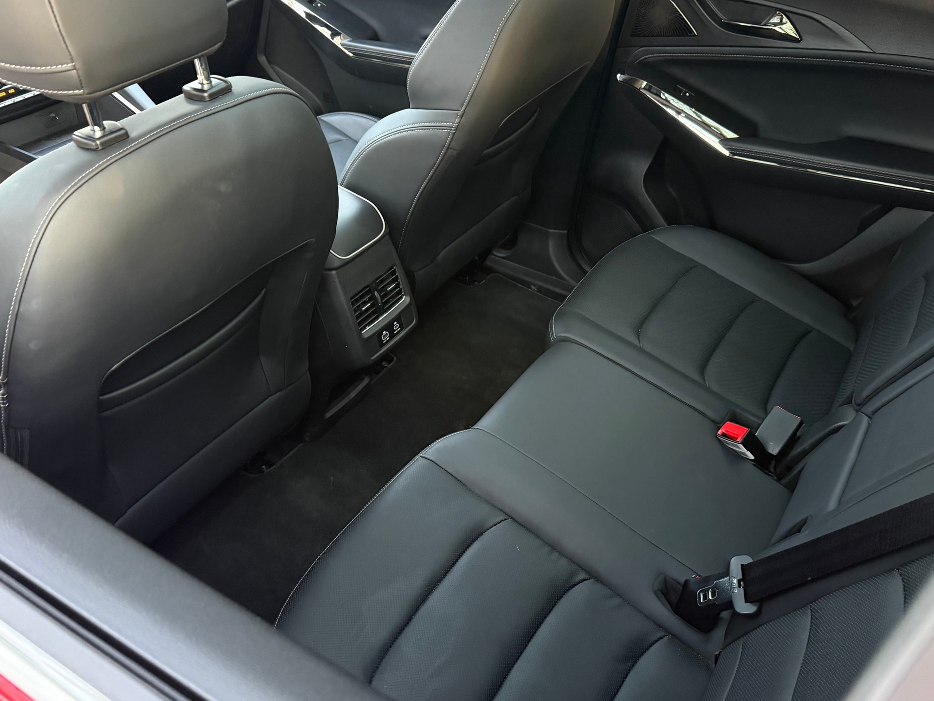 JAC JS8 Pro – miejsca w drugim rzędzie