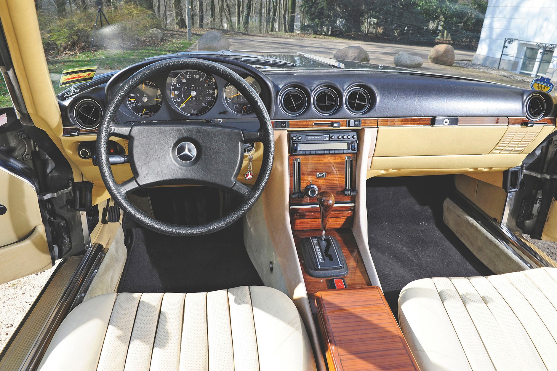 Mercedes SL R107 - ulubieniec szybkich, ale nie wściekłych