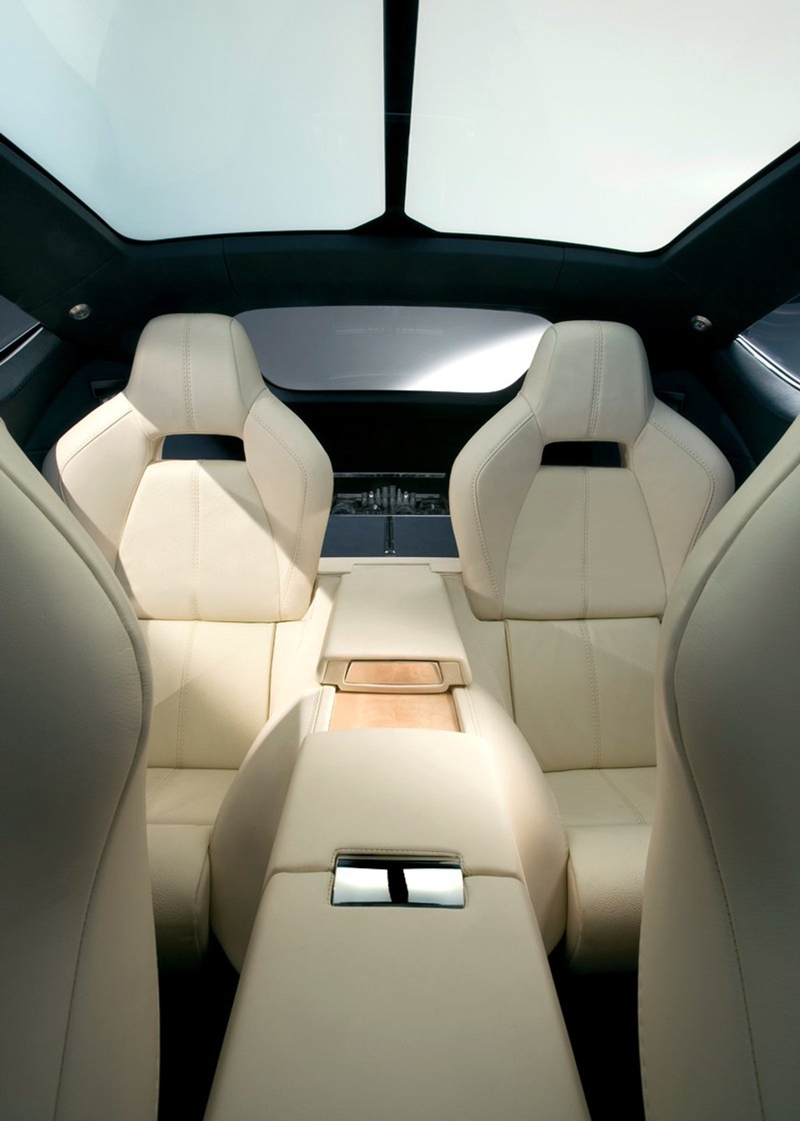 Genewa 2008: Aston Martin Rapide potwierdzony, produkcją zajmie się Magna Steyr