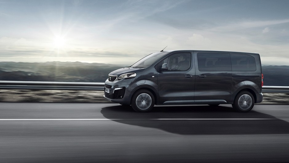 Peugeot e-Traveller - 3 długości nadwozia, 2 wersje baterii oraz wiele opcji konfiguracji wnętrza (od 5 do 9 miejsc siedzących)