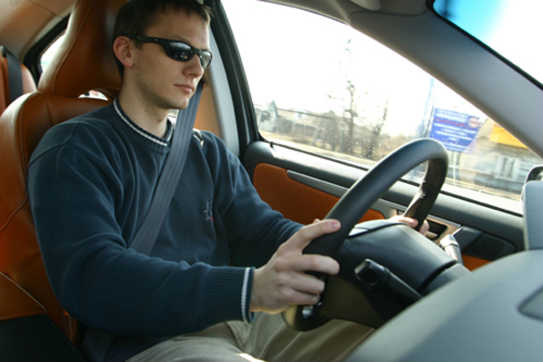 Okulary do auta. Czy da się widzieć więcej?