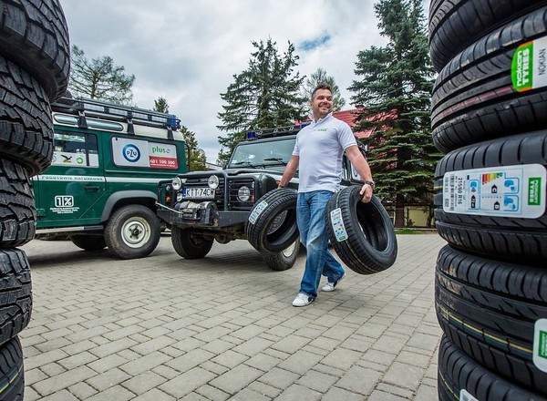 Nokian Tyres oraz należąca do niego sieć serwisów Vianor wspiera Akademię Auto Świat