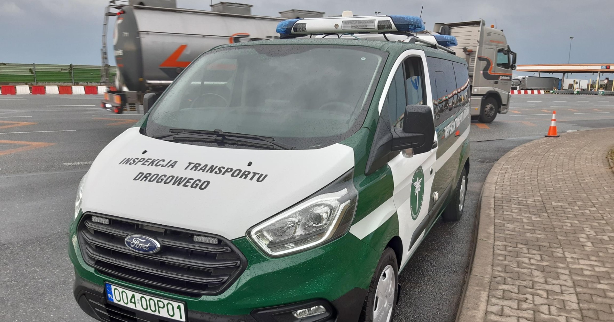 Takie radiowozy GITD ustawiane na parkingach przy autostradach automatycznie kontrolowały fakt uiszczenia opłat przez kierowców