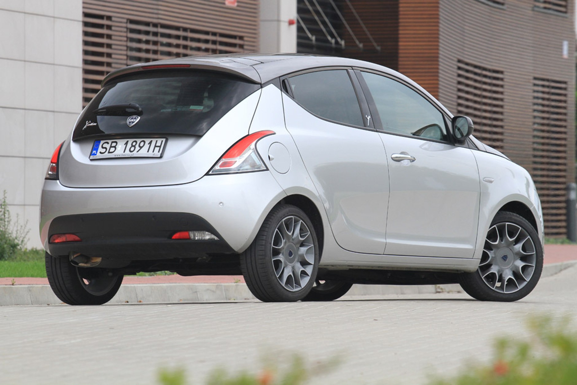 Lancia Ypsilon: elegancka tylko na pokaz