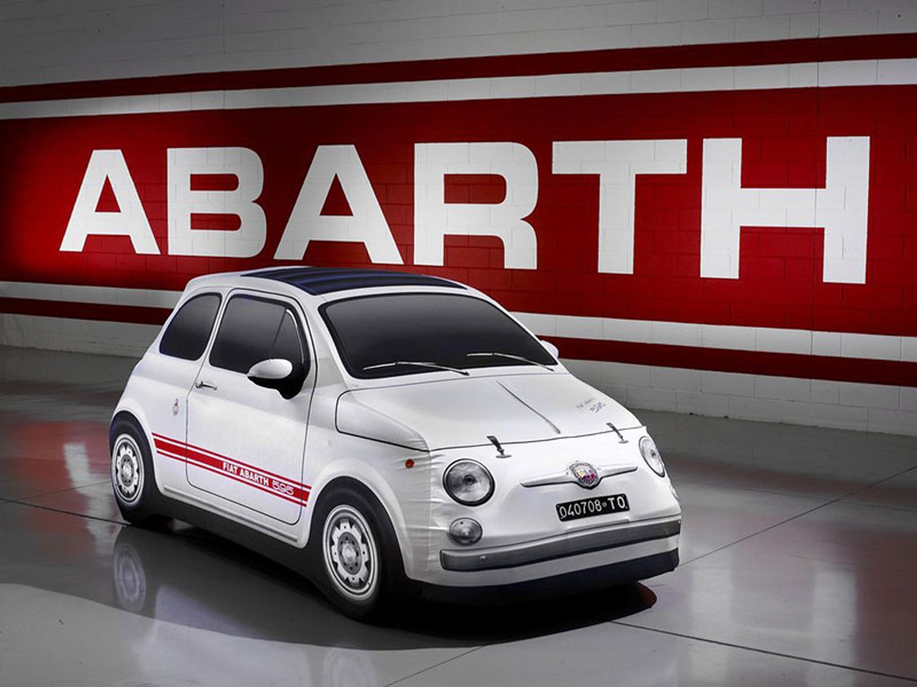 Paryż 2008: Fiat 500 Abarth Esseesse – jeszcze ostrzejsza biedronka