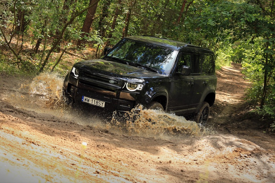 Land Rover Defender 110