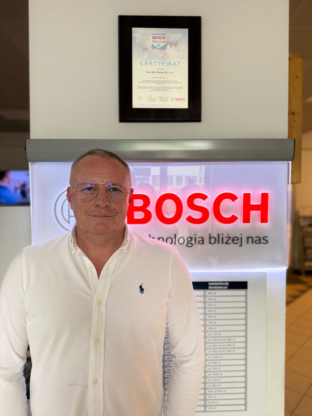 Marcin Tkaczyk z Bosch Car Service Auto Max ostrzega: kierowcom zdarza się mylić AdBlue z paliwem, a koszty naprawy mogą być astronomiczne. 
