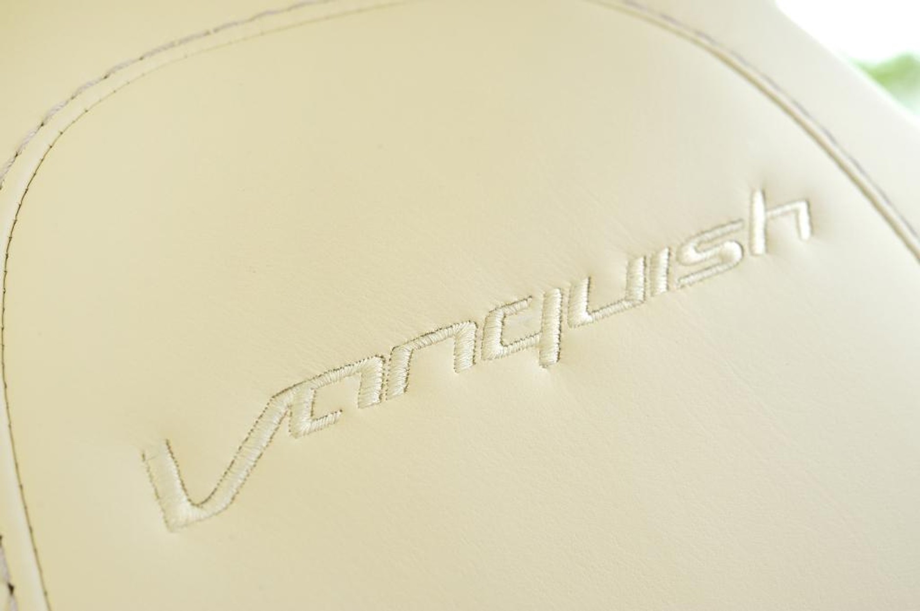 Jak jeździ Aston Martin Vanquish?