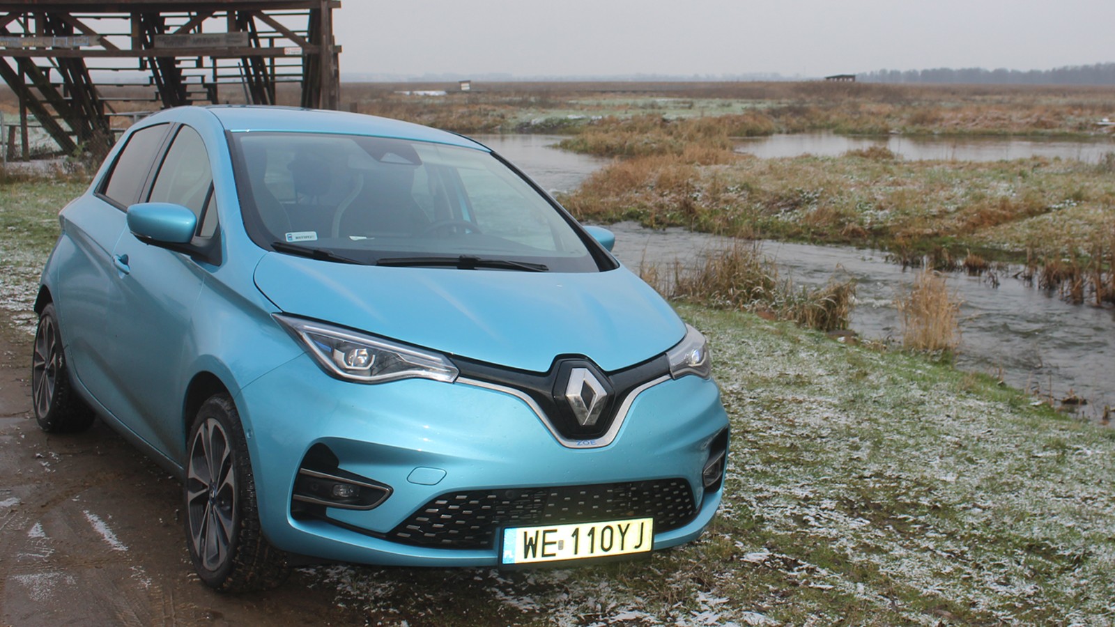 Przyjemna chwila odpoczynku – poranna kawa nad Narwią