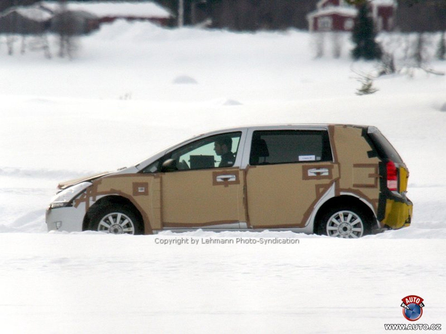 Zdjęcia szpiegowskie: Nowa Toyota Corolla Verso