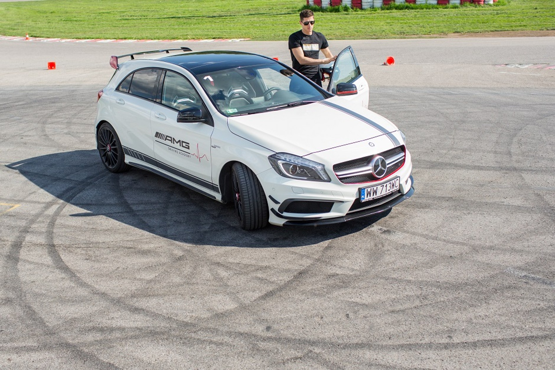 Robert Lewandowski za kierownicą najszybszych Mercedesów AMG