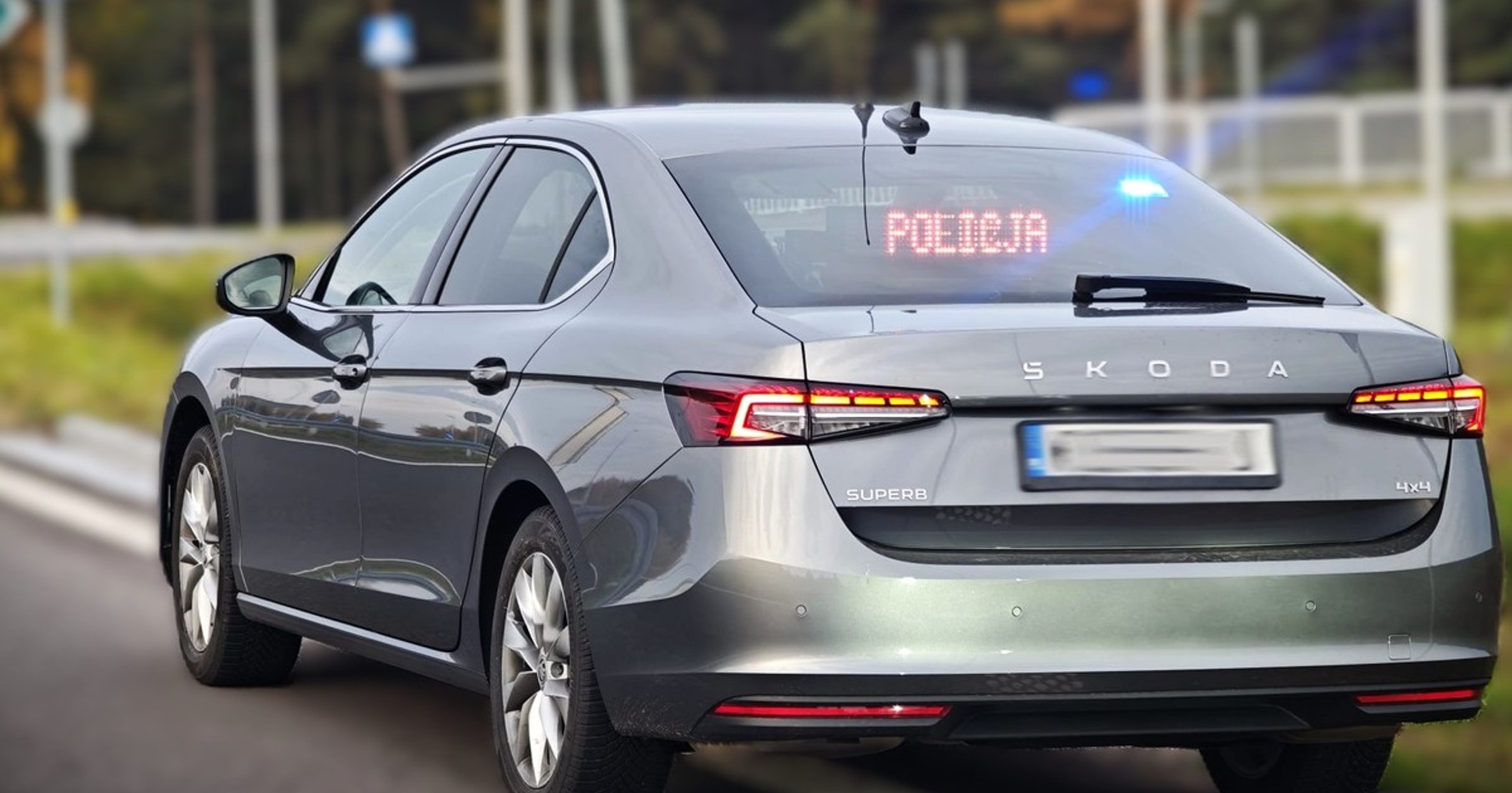 Nieoznakowany radiowóz - Skoda Superb