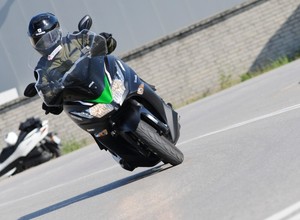 Kawasaki J300 - pierwszy skuter od zielonych
