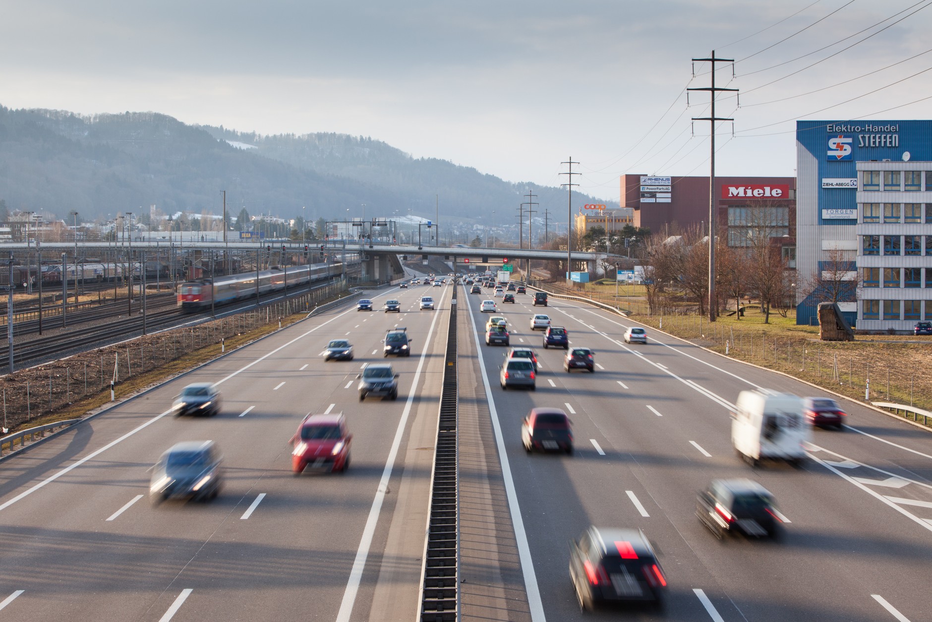 Aktualnie maksymalne ograniczenie prędkości w Szwajcarii wynosi 120 km na godz.