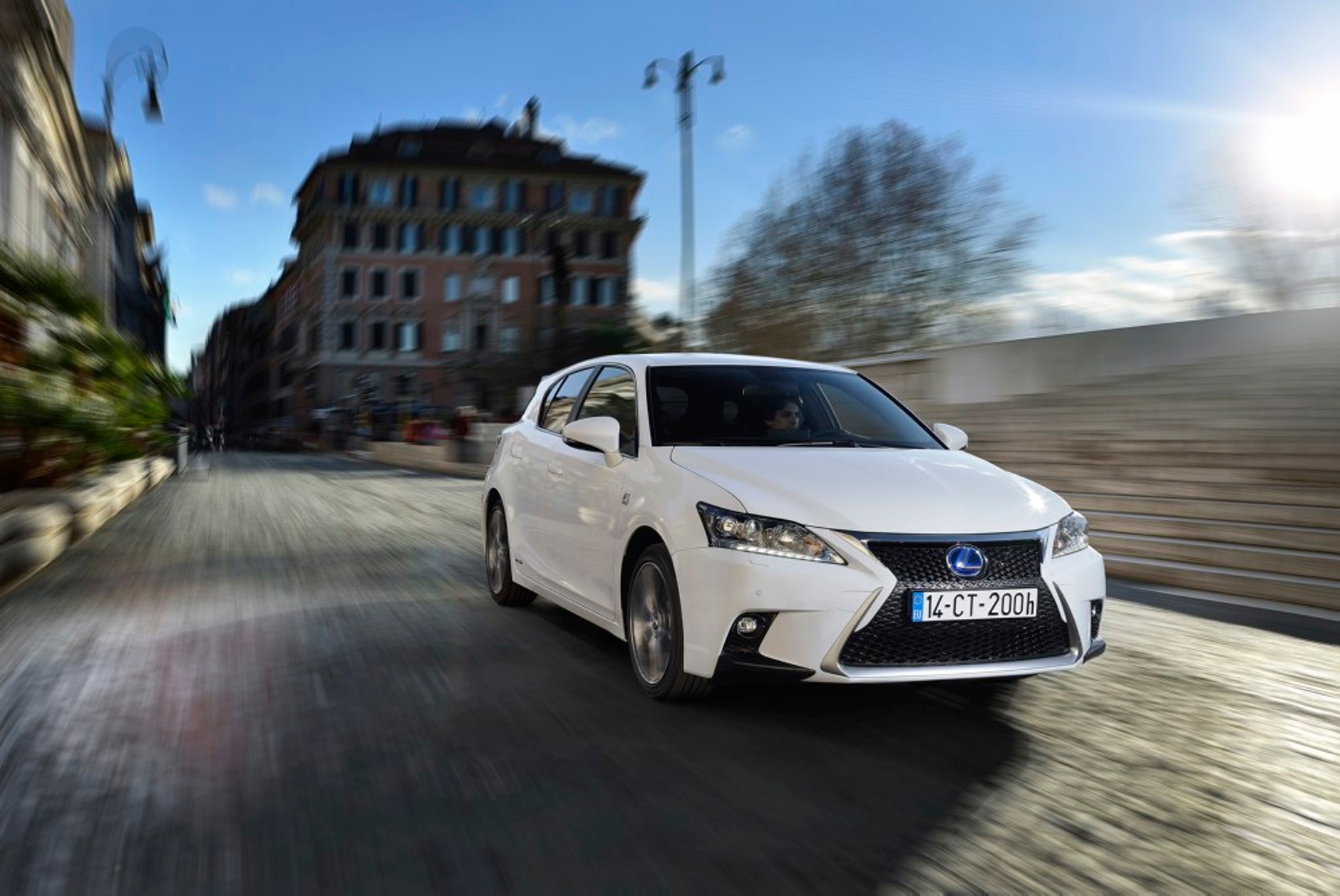 Lexus CT 200h po face liftingu tańszy o 20 tys. zł!