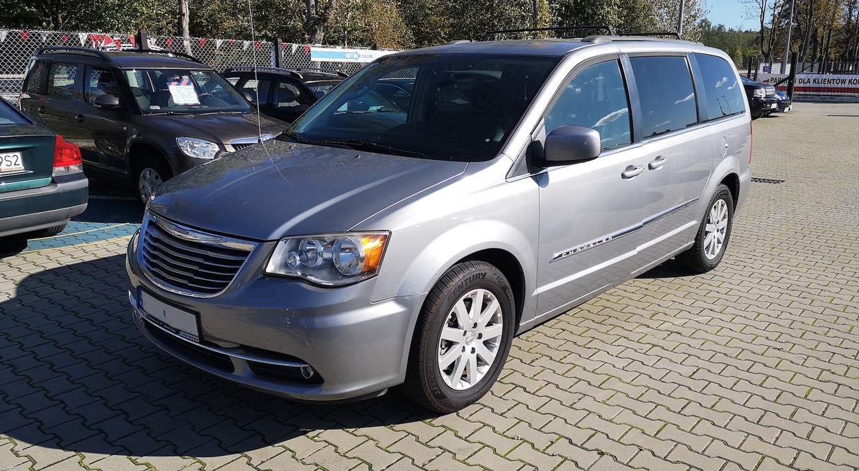 Auto z ogłoszenia: Chrysler Town&Country z USA - nadwozie jak nowe?