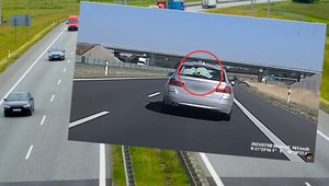 W aucie przed nim zauważył tajemniczą kartkę. Natychmiast ruszył w pościg [WIDEO]