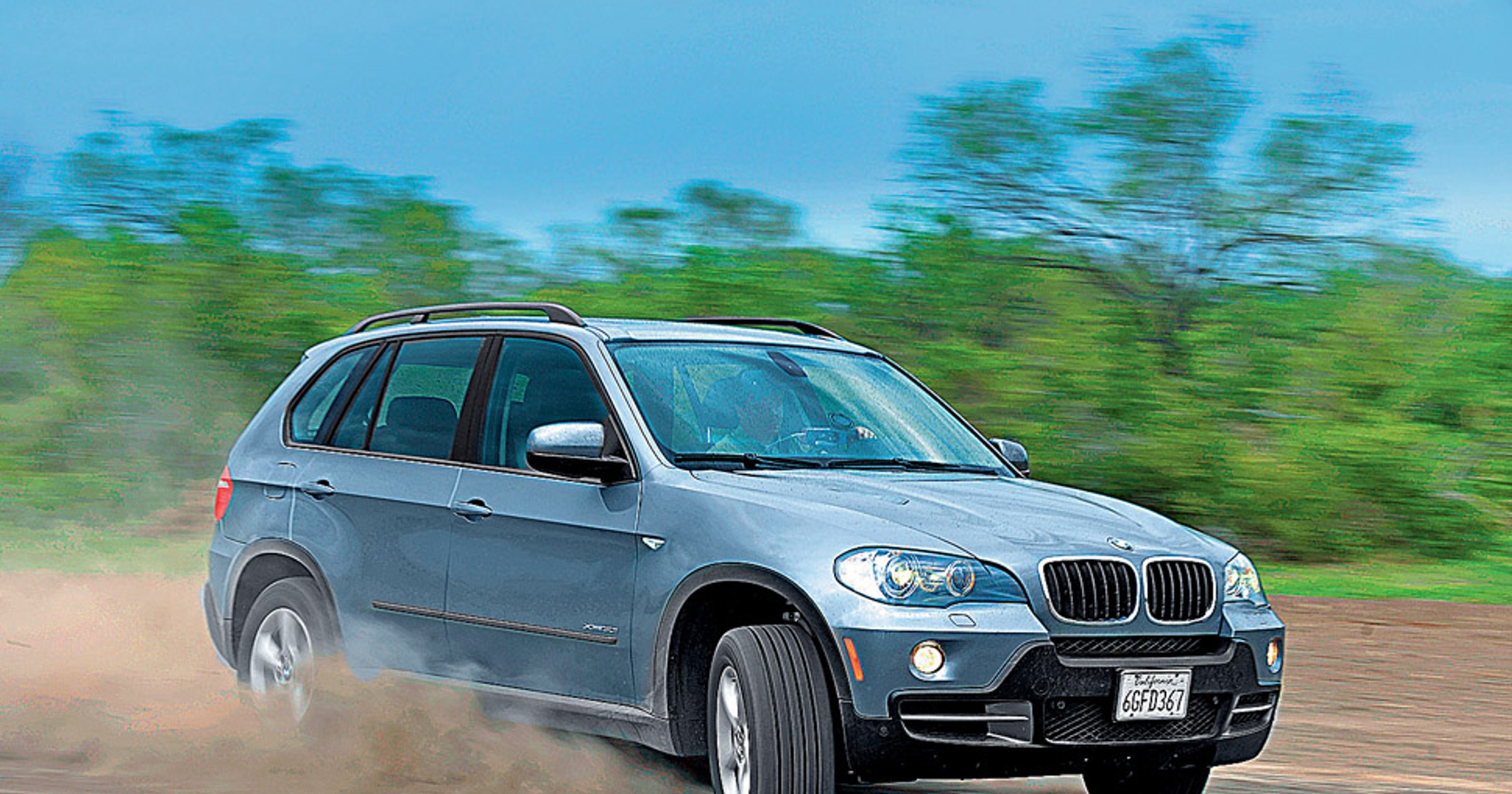 Test opon letnich w rozmiarze 255/55 R 18: jakie gumy kupić do SUV-a