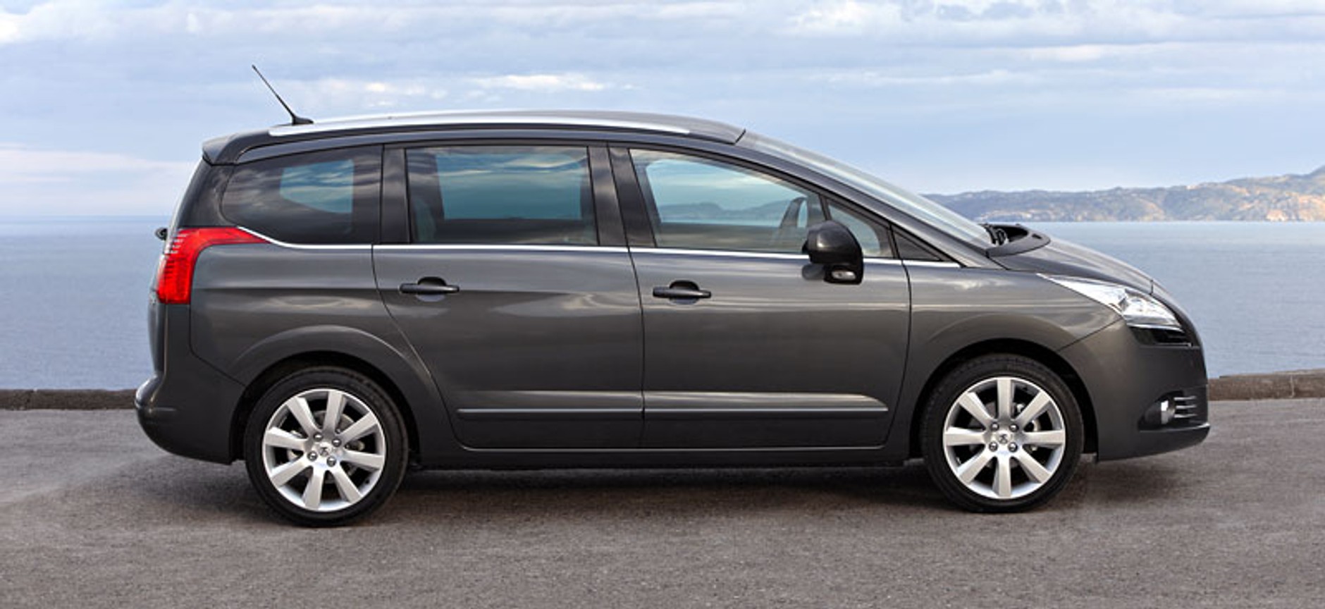 Peugeot: 5008 - duży, wygodny, nowoczesny, dla 5 lub 7 osób