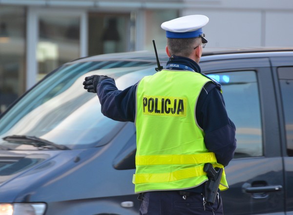 Policjant za kierownicą twojego auta. To dozwolone w określonych sytuacjach