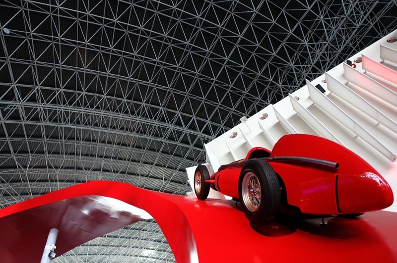 Ferrari World Abu Dhabi zaprasza