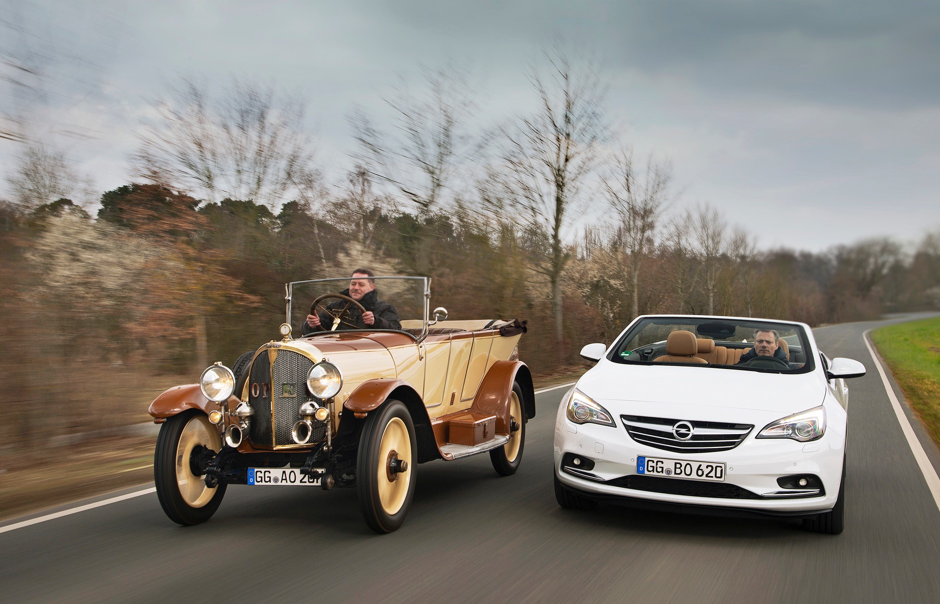 Opel 8/25 KM z 1920 roku i Opel Cascada