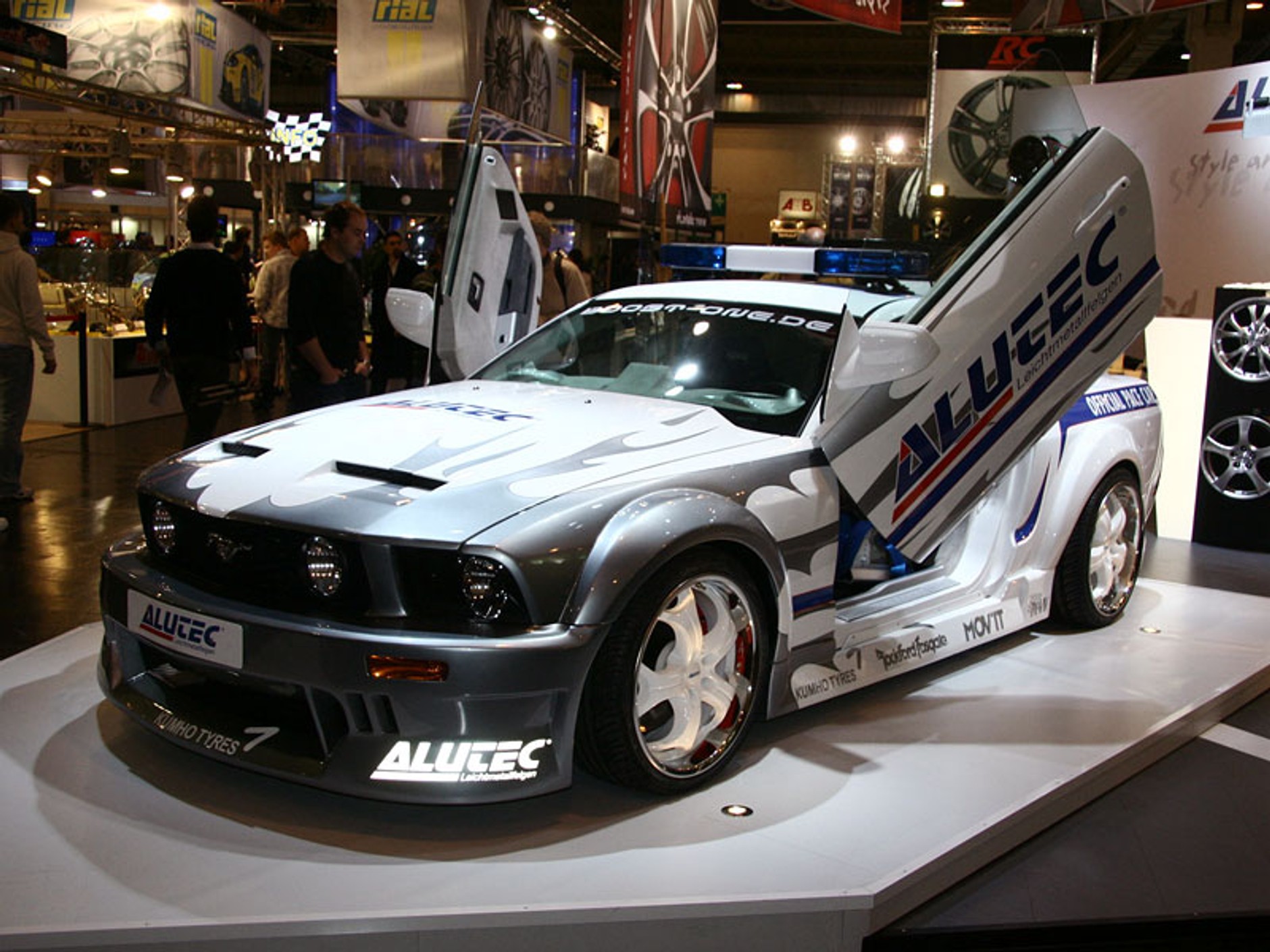 Essen Motor Show 2007 - Latające maszyny i piękne modelki (fotogaleria 2)