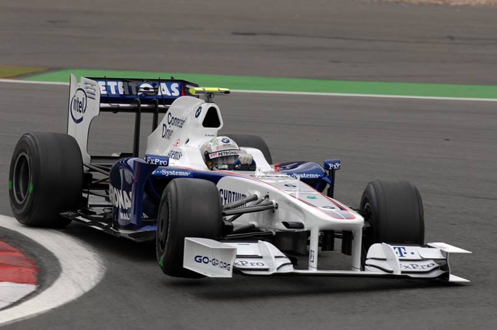 Grand Prix Niemiec 2009: rozpędzony Red Bull Racing dogania Brawn GP (fotogaleria)