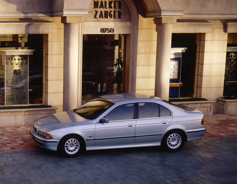BMW serii 5 – sześć generacji, mnóstwo zdjęć