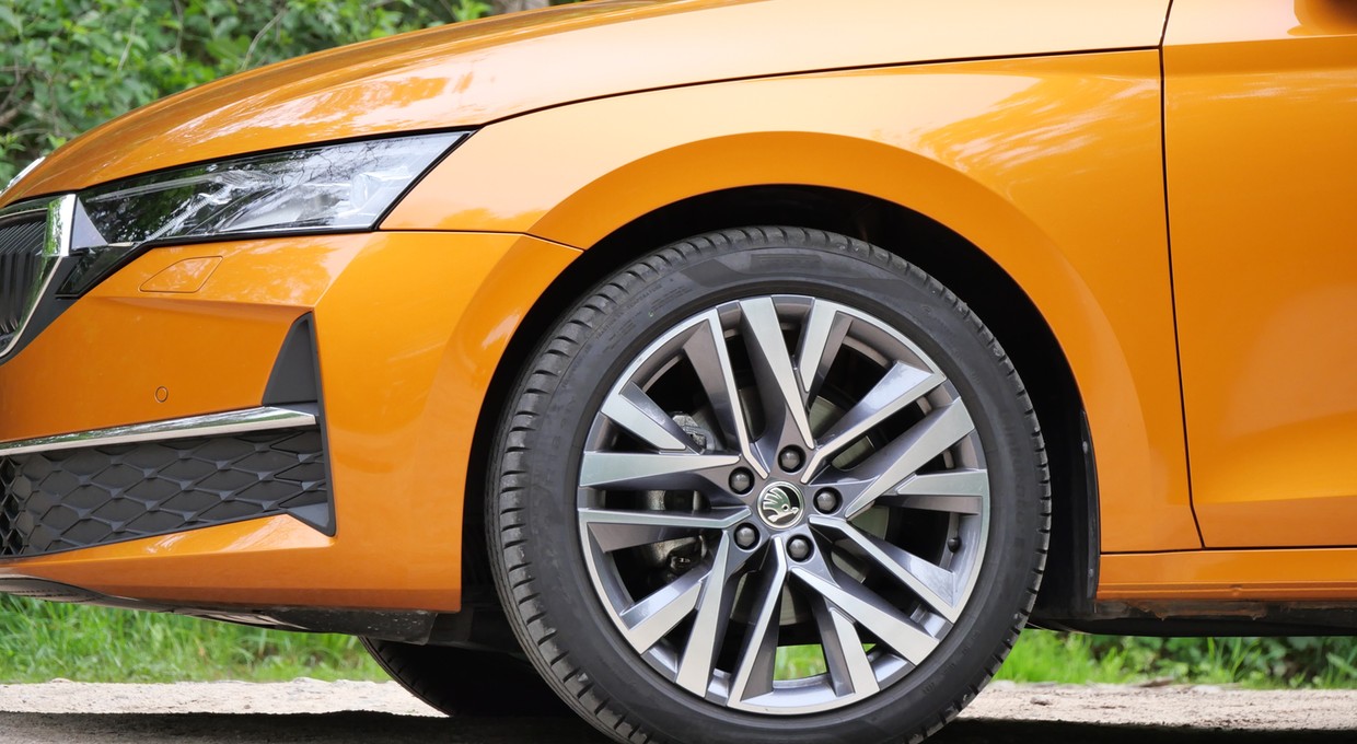 Skoda Octavia pokonała Toyotę Corollę. Sprawdzamy najnowsze cenniki — trwa wojna cenowa