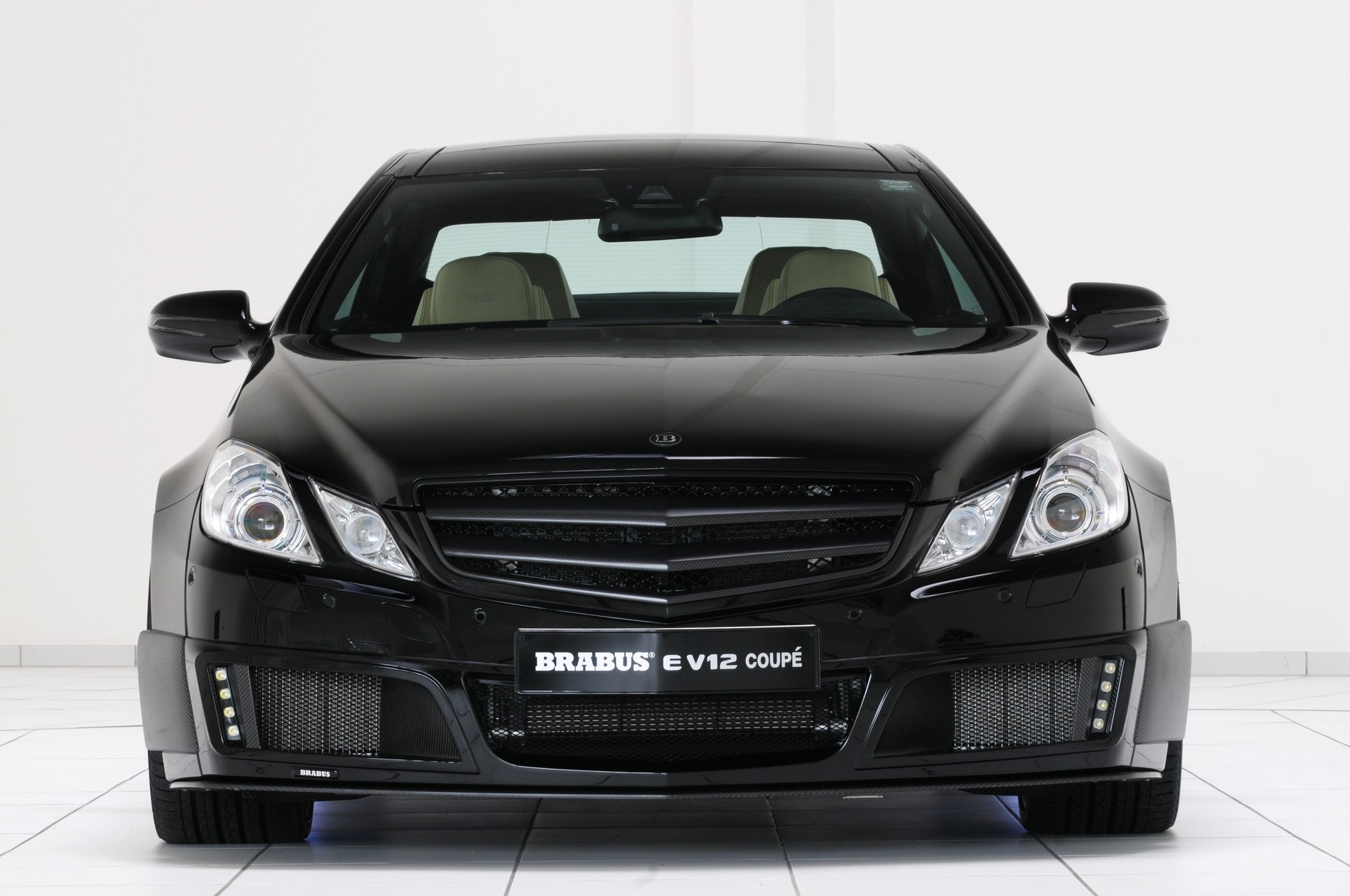 Genewa 2010: Brabus E V12 Coupe osiąga 370 km/h