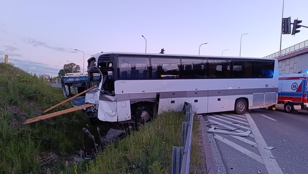 W Krakowie zderzyły się dwa autobusy. Zginął kierowca MPK