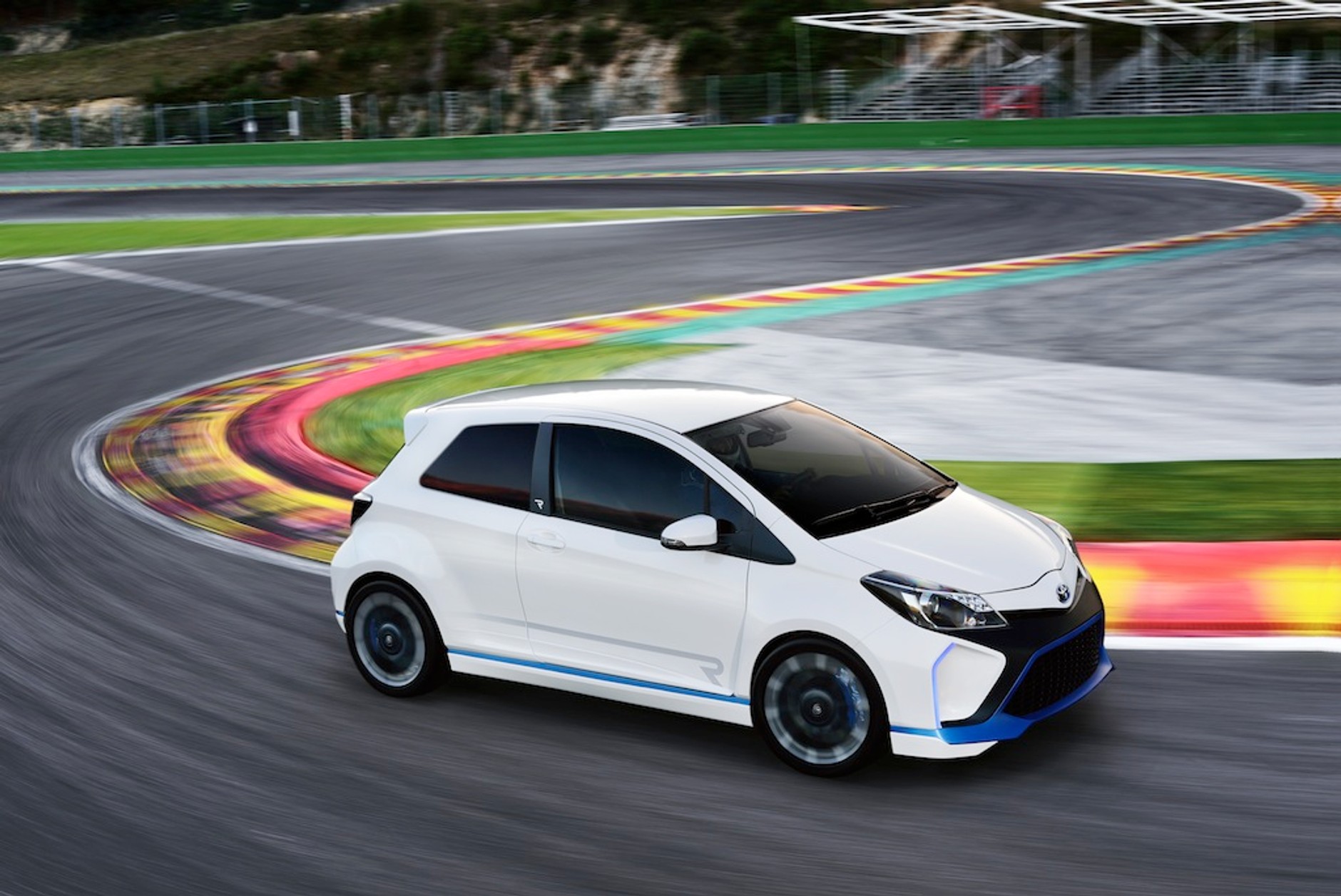Toyota Yaris Hybrid-R