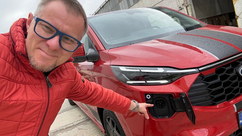 Oto Ford Transit Custom z hybrydą plug-in. Zaskakujący napęd